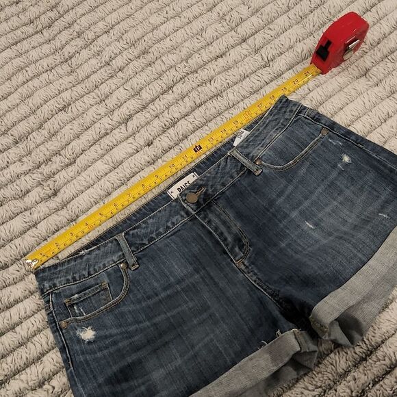 Medium wash Paige roll up jean shorts size 32. - Picture 7 of 9